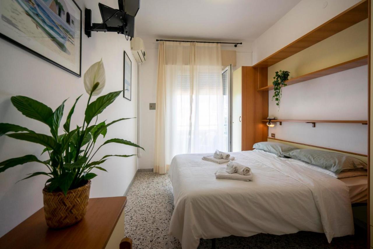 Hotel Mamy Rimini Exterior photo